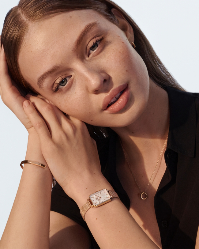 The world is your oyster. Introducing our new glistening pink mother-of-pearl dial. Known for its beautiful iridescence and one-of-a-kind nature, the dial makes each timepiece unique, ensuring that an identical watch will never be found.
Find all styles at bit.ly/DWMotherofpearl