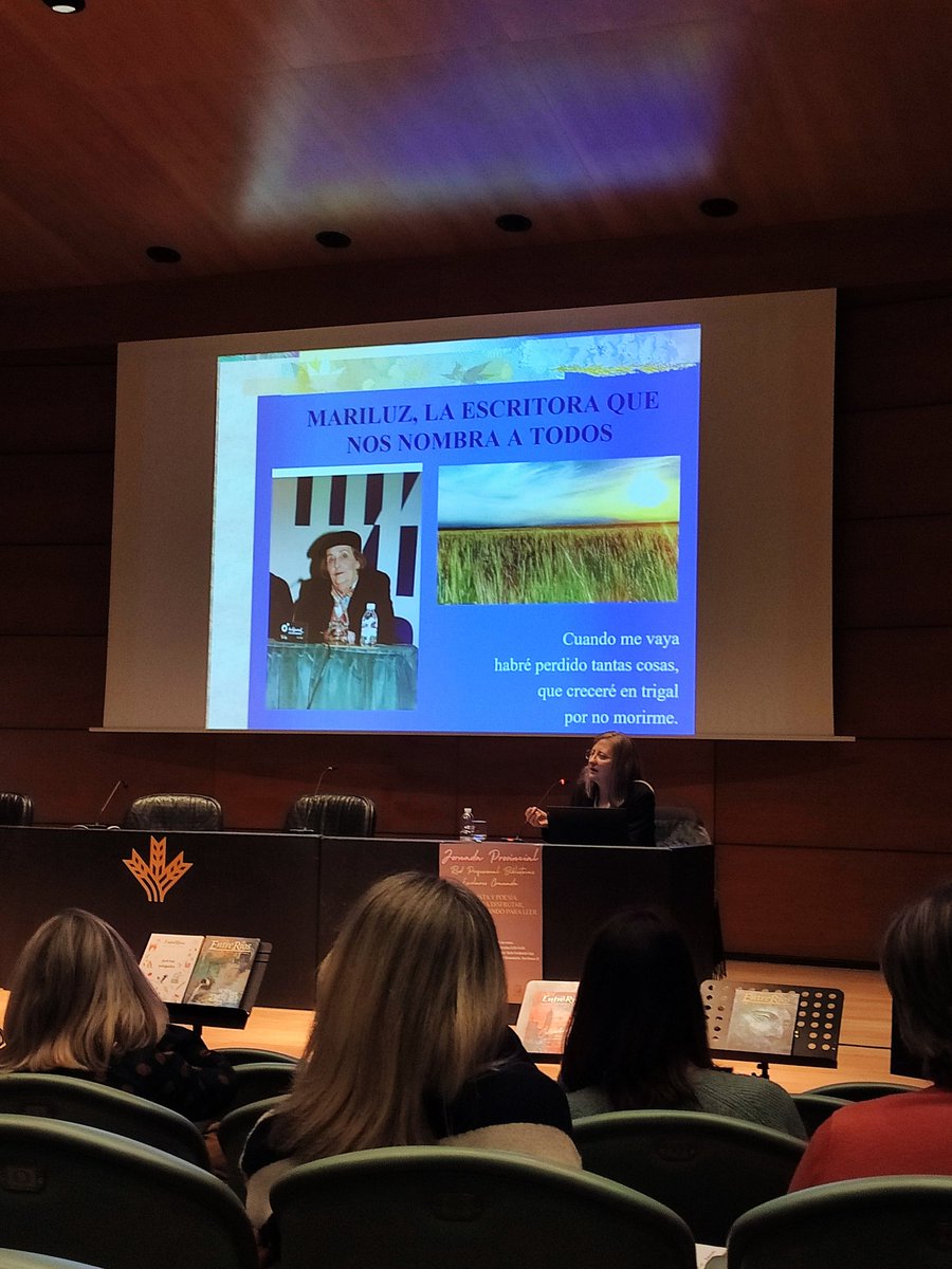 PaquiCara's tweet photo. Magistral conferencia con palabras llenas de emoción, despertando el deseo de conocer más la vida y la obra de Mari Luz Escribano, maravillosa Remedios Sánchez @BECREAGR #envivobecreagr @paquigargar @pilarmesaarroyo https://t.co/DlwaBQ6ZKW