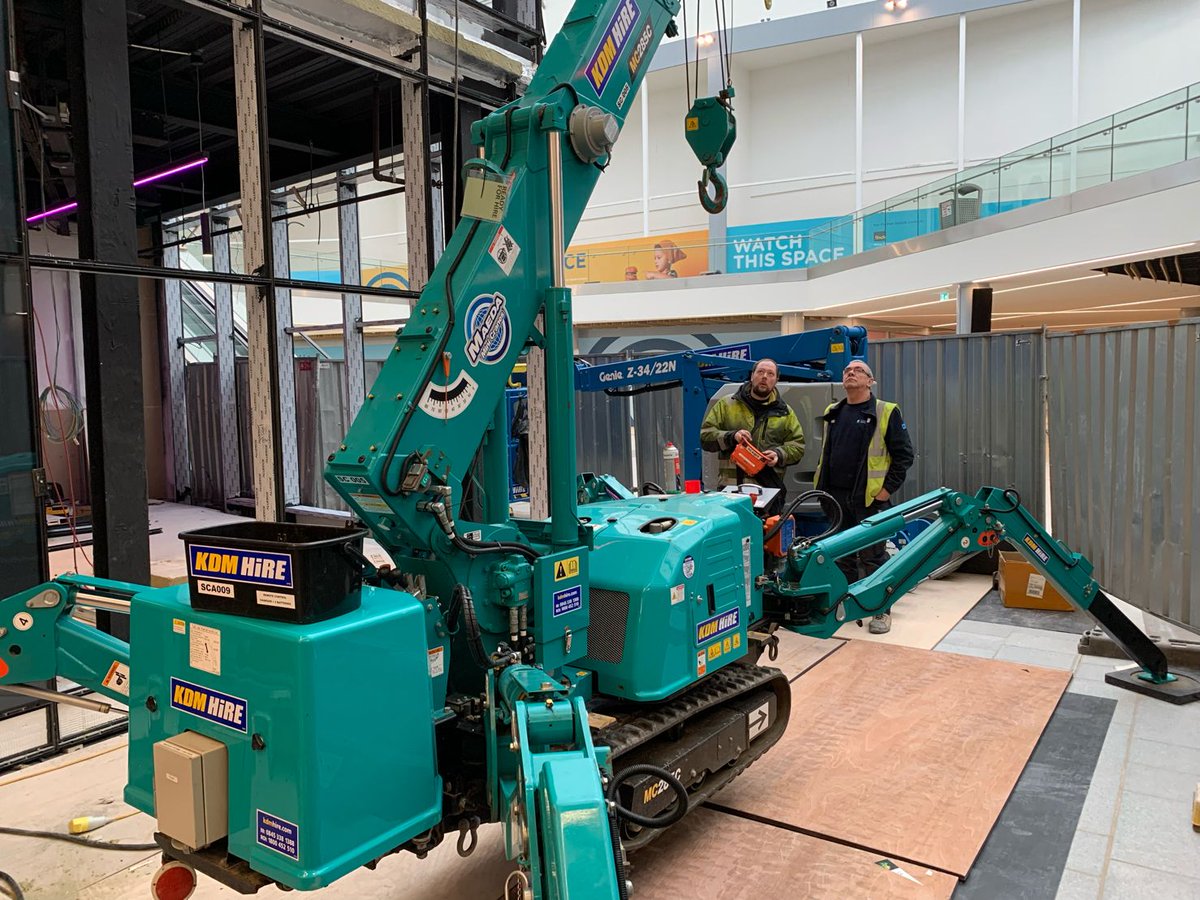 kdm_hire's tweet image. 𝗜𝗡 𝗔 𝗧𝗜𝗚𝗛𝗧 𝗦𝗣𝗢𝗧?
A recent indoor glazing installation with restricted access. A 𝐡𝐲𝐛𝐫𝐢𝐝 𝐜𝐨𝐦𝐩𝐚𝐜𝐭 𝐌𝐢𝐧𝐢 𝐒𝐩𝐢𝐝𝐞𝐫 𝐂𝐫𝐚𝐧𝐞 was used to safely lift the glazing panels into place.
A full handover was provided by one of our qualified specialists ✅#KDM