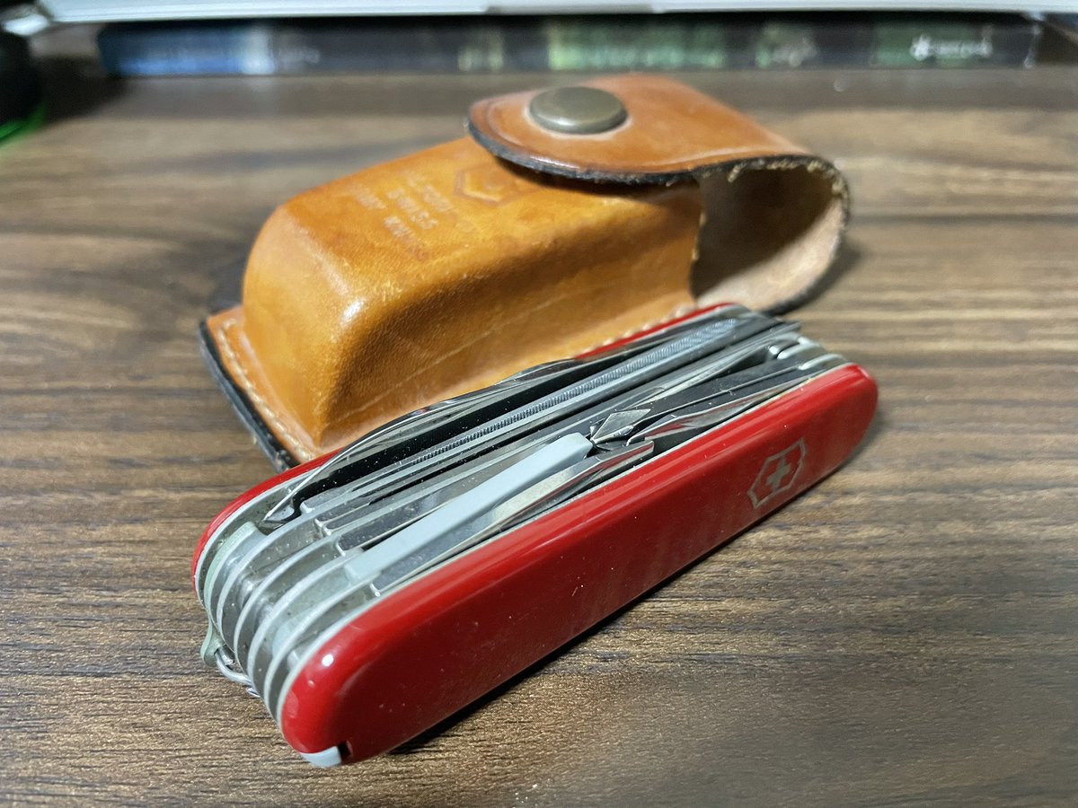 Tsubasa_CAMP_'s tweet photo. 断捨離してたらこれ出て来て驚愕してる( °_° )
 #VICTORINOX #armyknife https://t.co/HNFheo1j1c