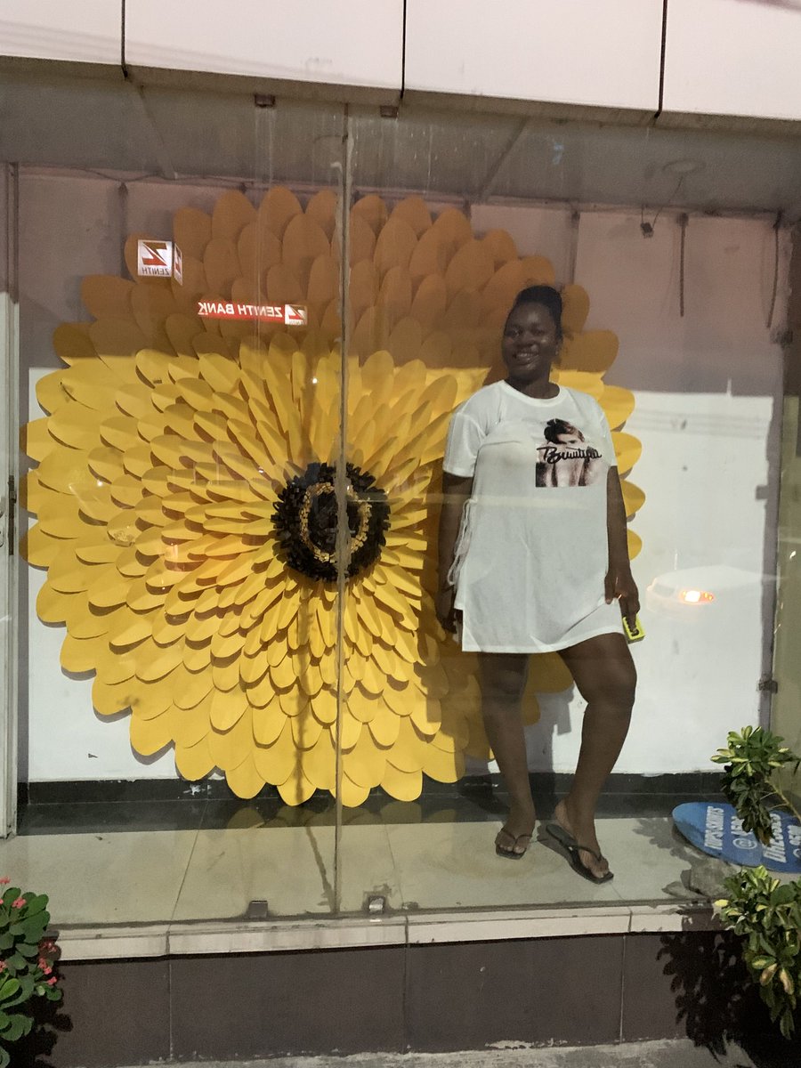 Solarful's tweet photo. I have an upcoming virtual/offline balloon training coming on in April, I want to offer a bonus class, which would you like? The money box or the flowers? MY SMALL BUSINESS
#Training #balloontraining https://t.co/b7UO9BtHkW