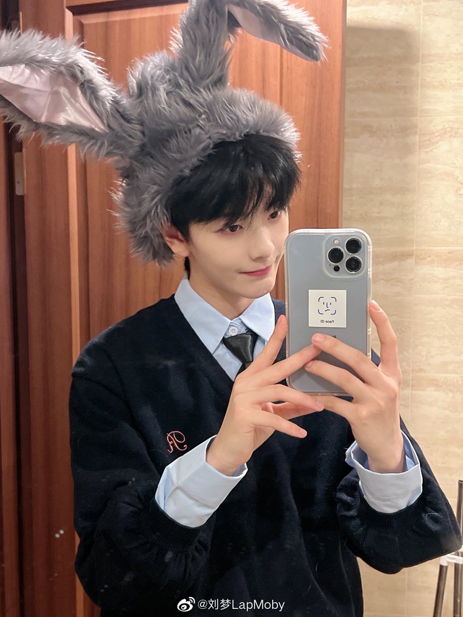 liumeng_fei's tweet photo. • 220311
Update on Weibo:
 
"🐰"
#LiuMeng #刘梦 https://t.co/qUN6amD7aZ