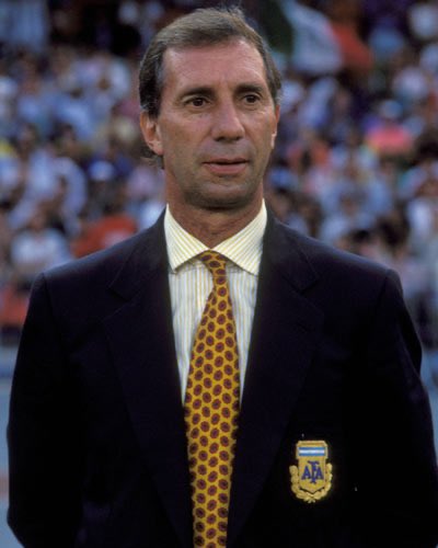 Feliz cumpleaños Doctor Bilardo. El pueblo siempre lo amará porque no se olvida de quien lo ha hecho feliz. De su lado siempre.