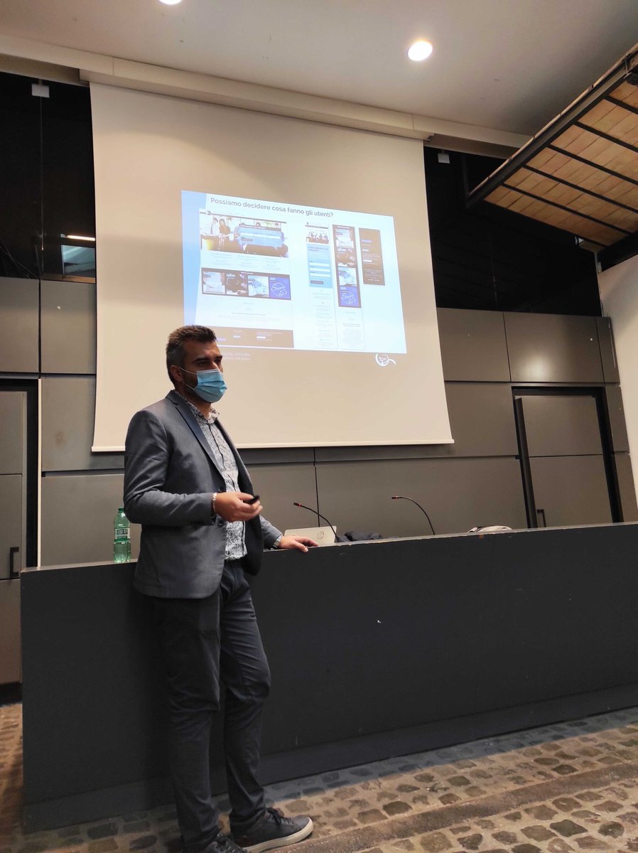 Beat_DK's tweet photo. Oggi torniamo a fare #formazione in presenza nelle aule dell'Istituto Tecnico Superiore Agroalimentare.
Proprio in queste ore @davide_arnesano sta parlando di #digitalmarketing #userexperience e #webdesign.
#docenze #beatdk https://t.co/km8DT0ffnc