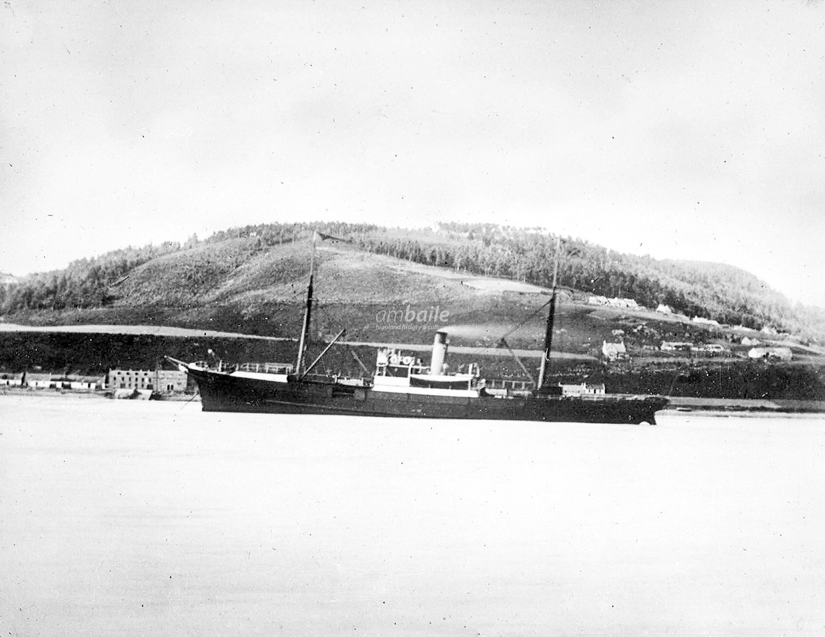 HighlandHistory's tweet photo. Steamer anchored in the #Beauly Firth with North #Kessock and Ord Hill beyond, early 20th century

[Cook Collection, @InvMAG] https://t.co/aBSLxppxBJ