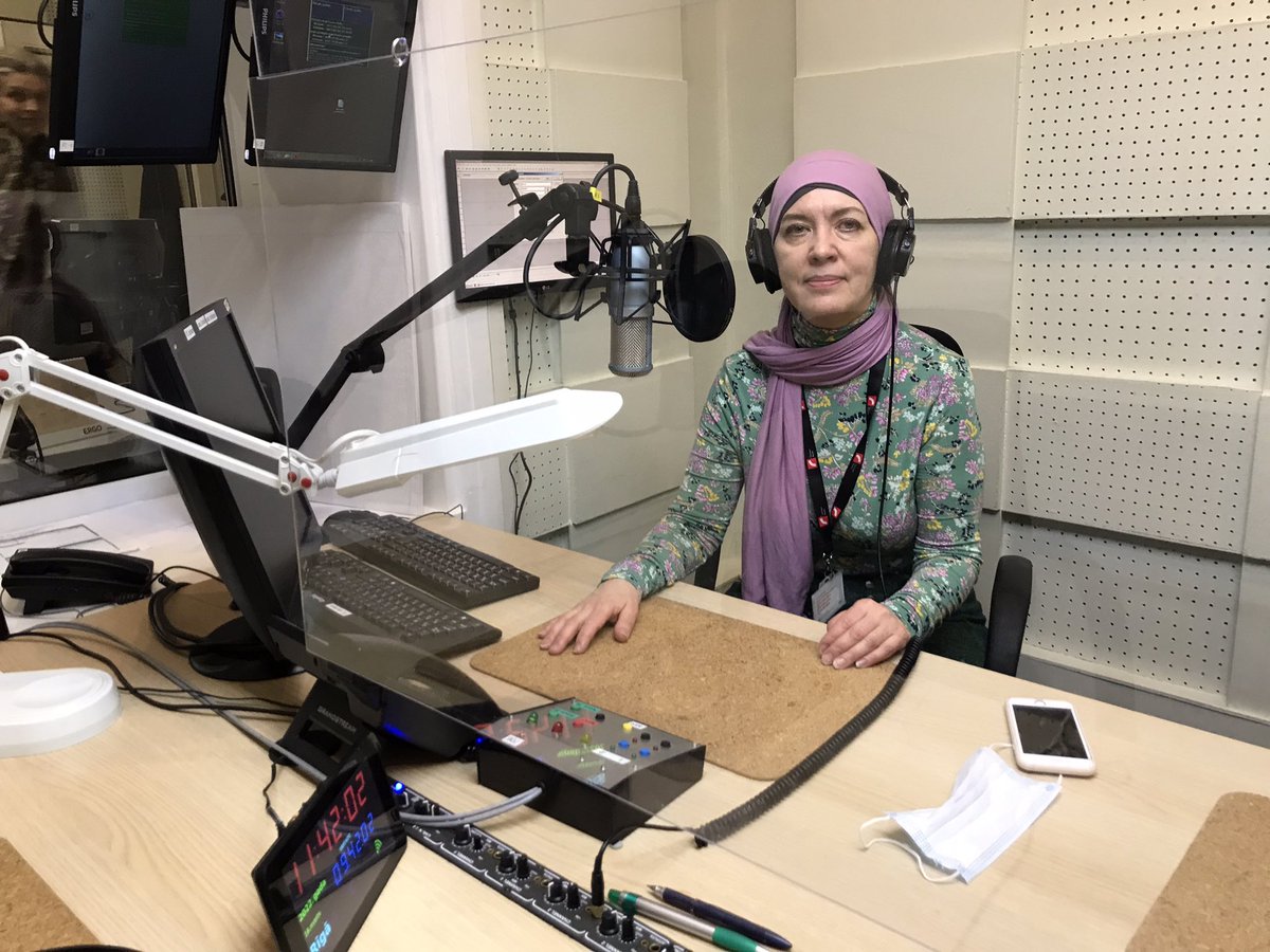 Anna Stroja est rédactrice en cheffe de la Chaîne 4 de la radio publique lettone. Antenne généraliste qui émet en russe et qui a infléchi l’essentiel de ses programmes pour parler de la guerre en #ukraine. Elle parvient à apporter de l’info fiable aussi aux Russes dans leur pays.