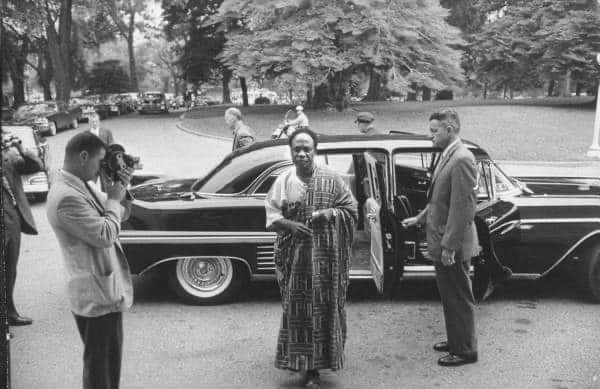 Angeltv_Gh's tweet photo. Prime Minister of Ghana, Kwame Nkrumah (C) arriving at the White House, Washington, DC, US - July 1958.  
#Angelfact https://t.co/8kY7IlsdMd