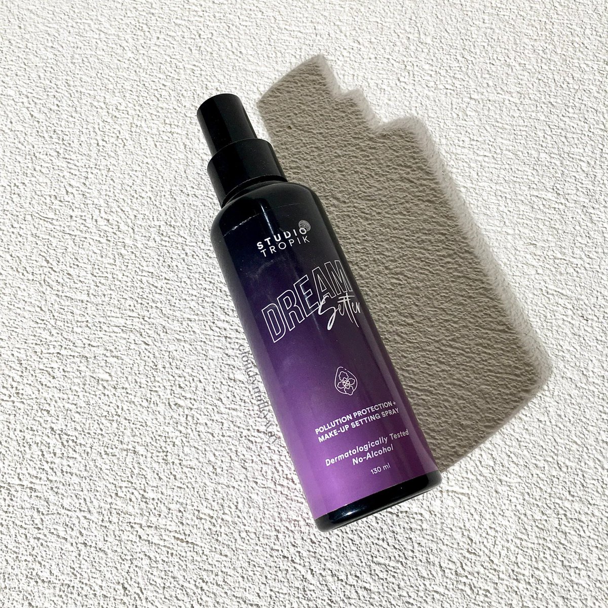 cloudysnowys's tweet photo. nah produk yang kedua ada studio tropik dream setter, salah satu produk favorite yang aku pake setelah metode skin prep pakai, toner dan make up✨

#DreamSetter #makeupsettingspray https://t.co/0jUDnhhUmK