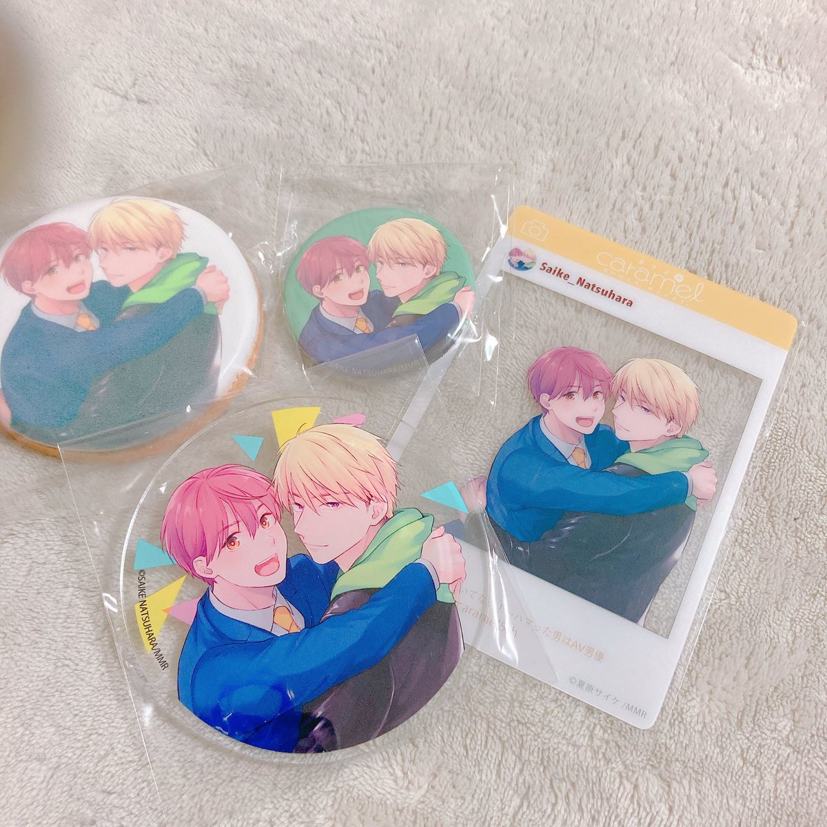 そして一足早くグラッテのグッズのサンプルなどいただいております✨どれも可愛い〜!クッキーの印刷今ここまで繊細に表現できるのに驚き😳
クリアカードでWせおなと写真撮りたかったんだけどたけど難しくて腕つりそうになった…😂 