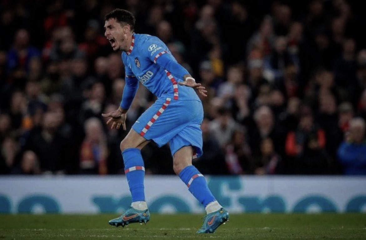ATLET14EVER's tweet photo. Tweet de reconocimiento al compromiso de @JoseMaGimenez13 con el Atlético de Madrid.

Jugó ayer al límite y además se marcó un partidazo. HONOR ❤️🤍❤️ https://t.co/mbuGyV9rPD