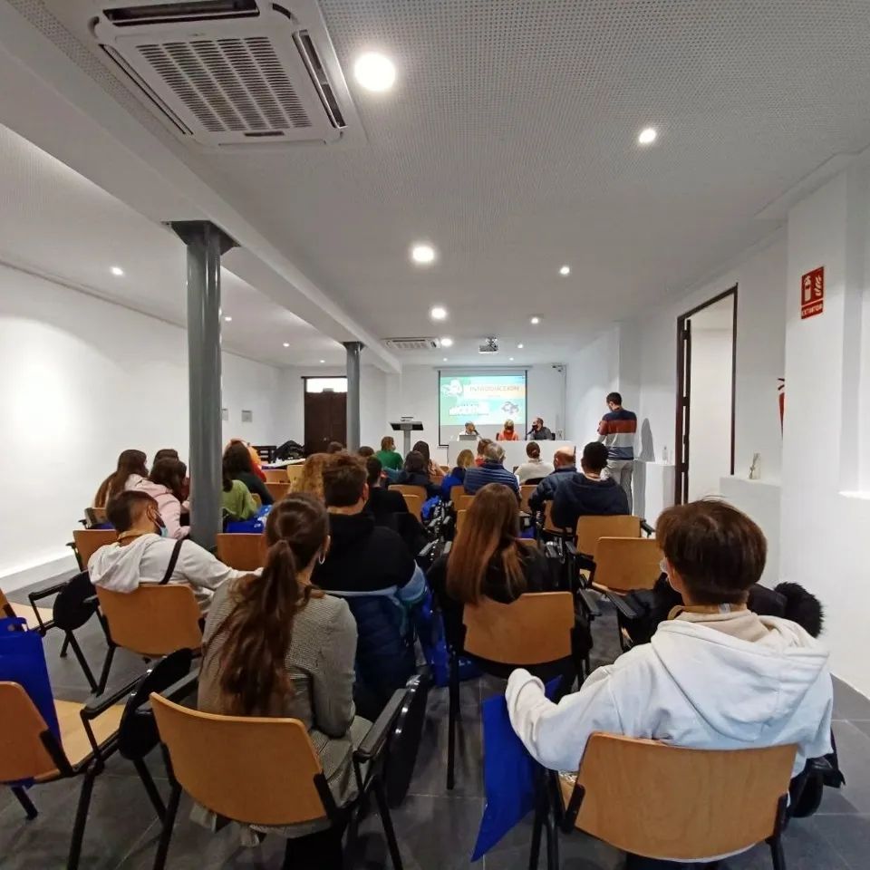 CellnexFndn's tweet photo. 🏆 Remarkable success in the 1st edition of #Hackathonrural organized by https://t.co/bCwwLdoHba. A weekend full of experiences, #technology, challenges and talent with the aim to promote the diversification of the #rural economy. Congratulations to all the participants 👏 https://t.co/REy7tLgCHh
