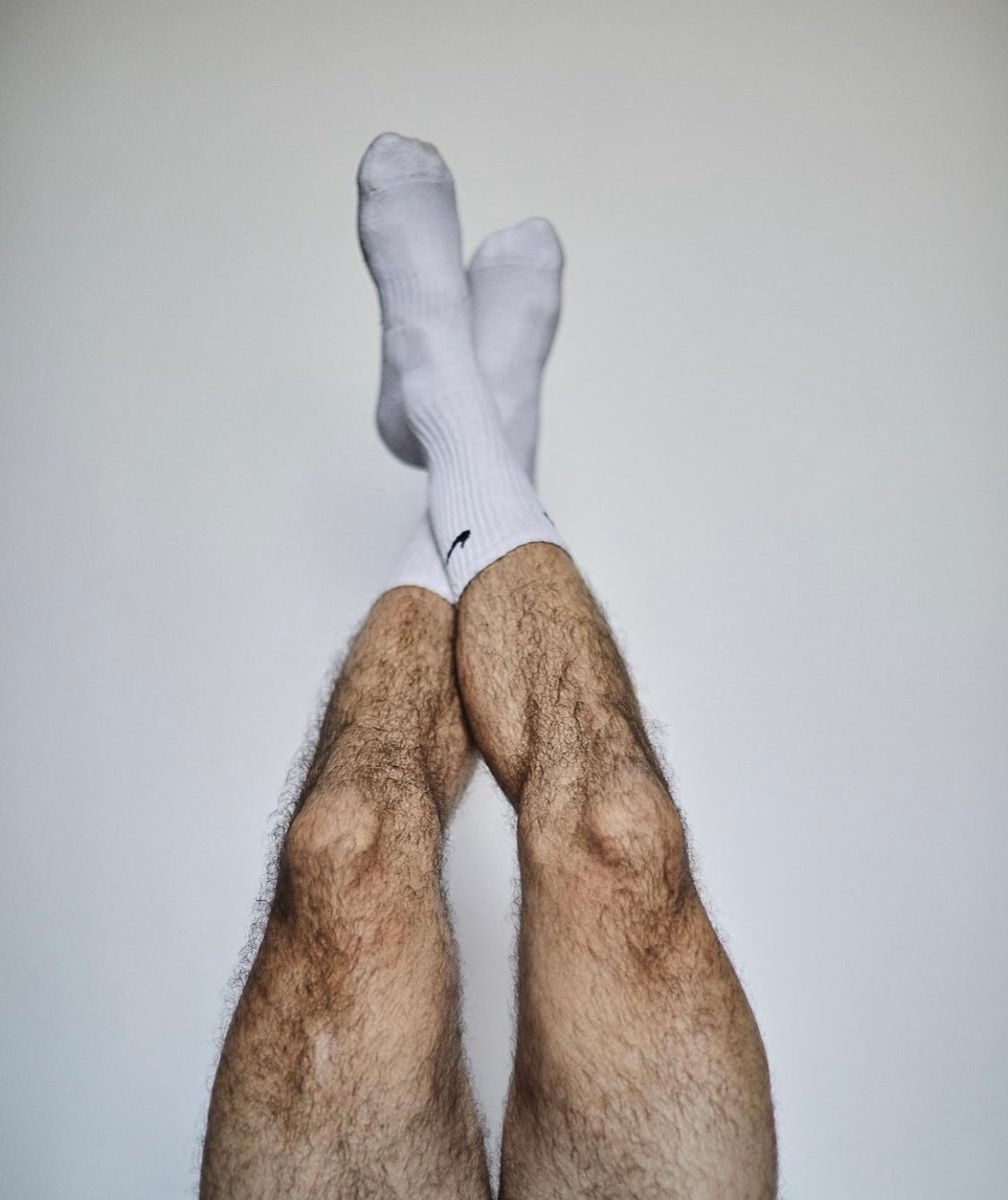 sniffiesapp's tweet photo. Legs up https://t.co/mTK3nFbyp2