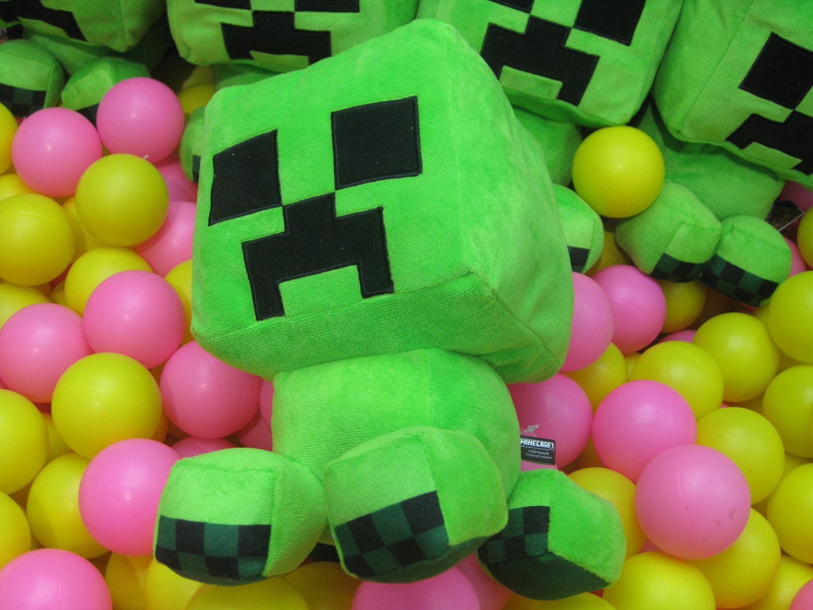 アミュージアム周南店 大人気マインクラフトからぬいぐるみを大量入荷 デフォルメbigぬいぐるみ クリーパー デフォルメぬいぐるみ アレックス スティーブ ウシ 登場しました マインクラフト マイクラ Minecraft ゲームセンター ゲーセン