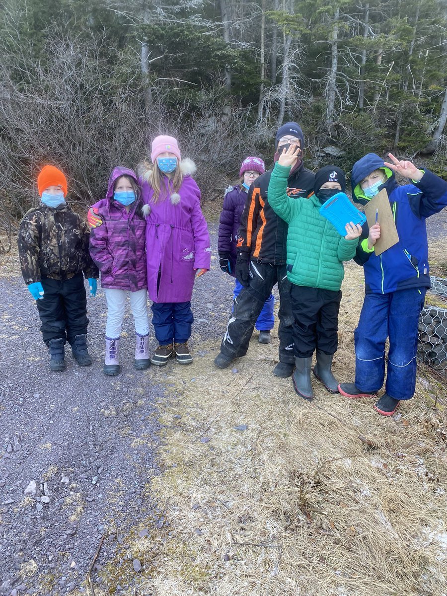 MissPerrySWA's tweet photo. More scavenger hunt teams! @schoolsportsnl #DartOutdoors https://t.co/1VdeuqeK5Z