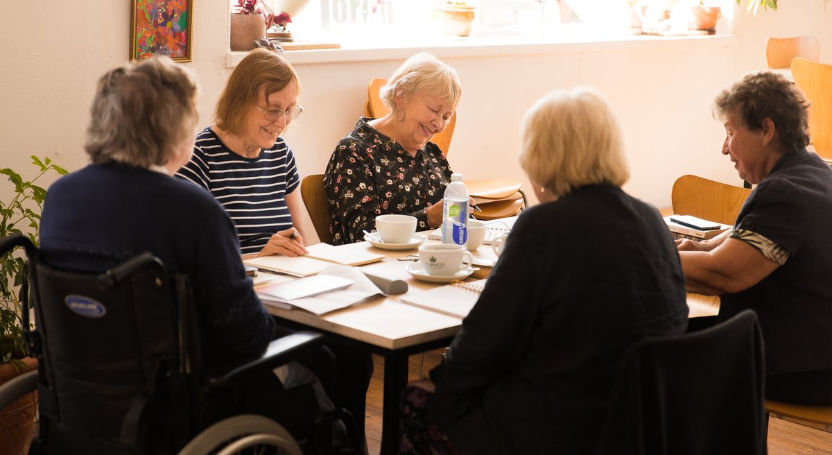 intobodmin's tweet photo. If you’re living alone or spending more time by yourself than you’d like, please drop into our friendly #CuppaCompanions sessions which happen on Fridays from 10.30-12.30. Free tea and coffee and a chat - we’d love to see you and you’d be made hugely welcome. #beatisolation https://t.co/XnhLOHT9Zt