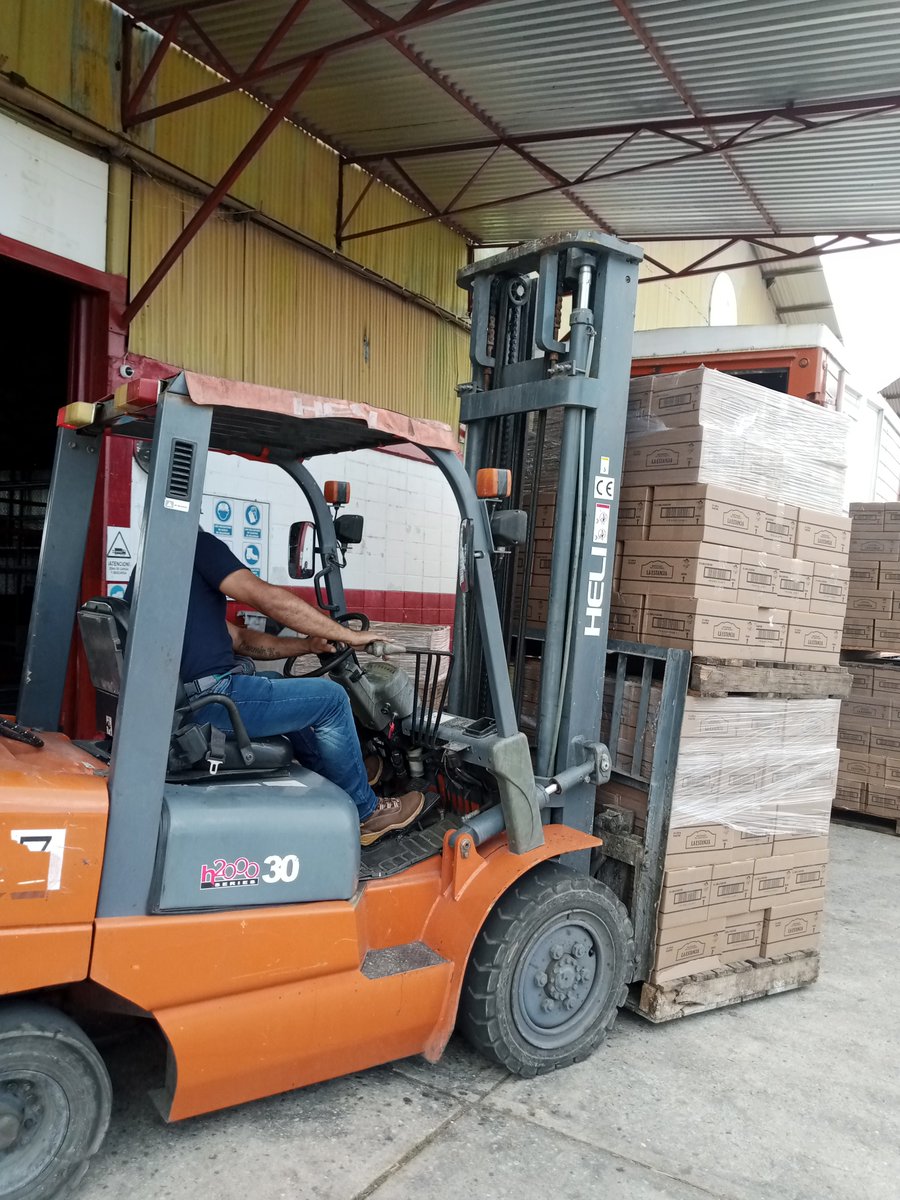 DianaIndustrias's tweet photo. #16Mar || La #MisiónAlimentación fue creada en Revolución para defender los derechos de los venezolanos, frente a las acciones de especulación, desde @DianaIndustrias trabajamos en el fortalecimiento del aparato productivo.
#ClapEnVictoria
#ProducirHastaVencer
#FreeAlexSaab https://t.co/omUJMfsGVK