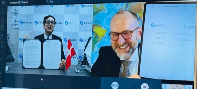 Today we signed an energy cooperation agreement between 🇯🇵 &amp; 🇩🇰 We will share experiences on regulatory issues regarding #offshorewind &amp; integration of #RE. Great potential along the almost 30.000 km Japanese coastline 🌊 <a href="/METI_JPN/">METI, Japan</a> <a href="/DanishEmbTokyo/">駐日デンマーク大使館🇩🇰</a> <a href="/KlimaMin/">Klimaministeriet</a> Amb. Miyagawa