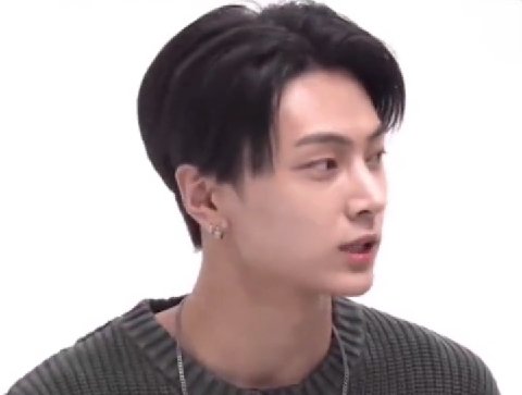 0420MEDIA's tweet photo. #enhypen_jay is insanely good-looking ohmygod https://t.co/BvuKVqb6qI