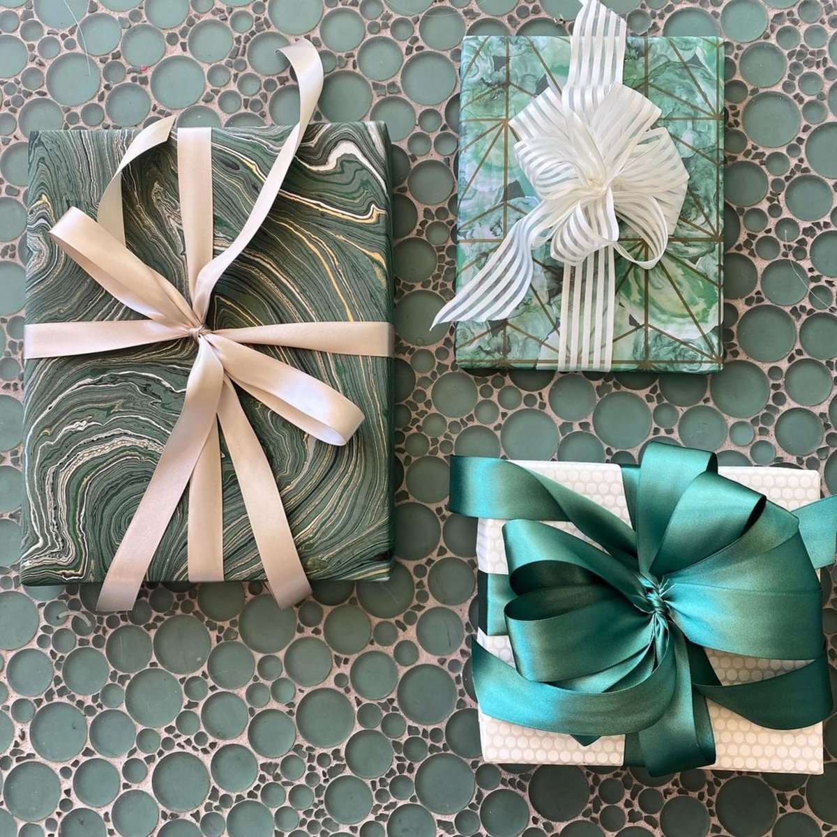 Paper_Source's tweet photo. Loving this beautiful variety of paper and ribbon! Our experts can help you pick out your gift wrapping supplies – or better yet, we can wrap the gifts for you!
#papersource #wrappingpaper #giftwrap #giftwrappingservice #decorativepaper #ribbon https://t.co/xo1QvMT1pd