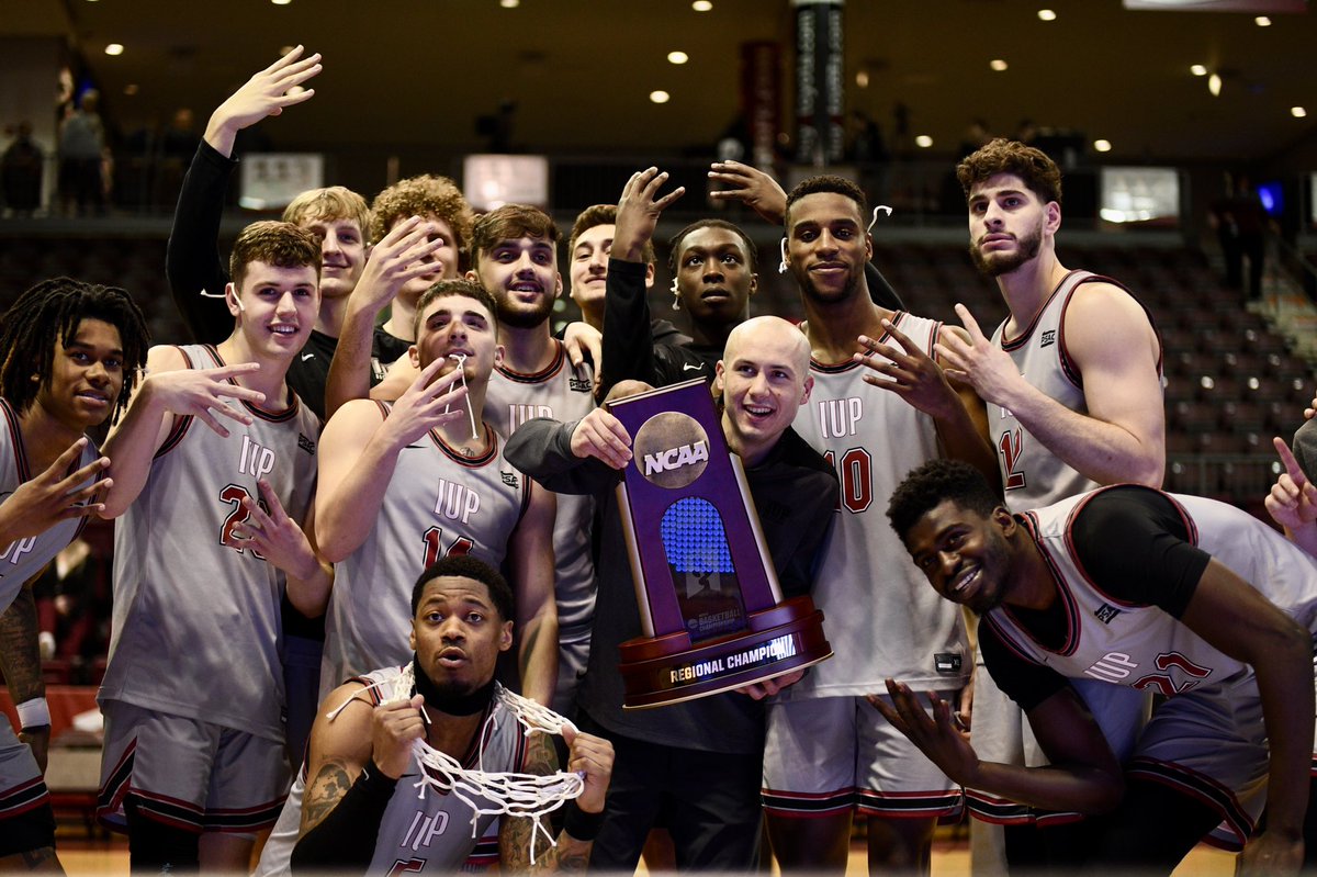 IUP_MBB's tweet photo. Last night we won our 7th regional title to advance to next week’s #EliteEight in Evansville

𝗧𝗜𝗧𝗟𝗘 𝗥𝗘𝗖𝗔𝗣 » https://t.co/iYBH9lxzAG

#g2G | #TalonsUp https://t.co/tFMqaRs2UY