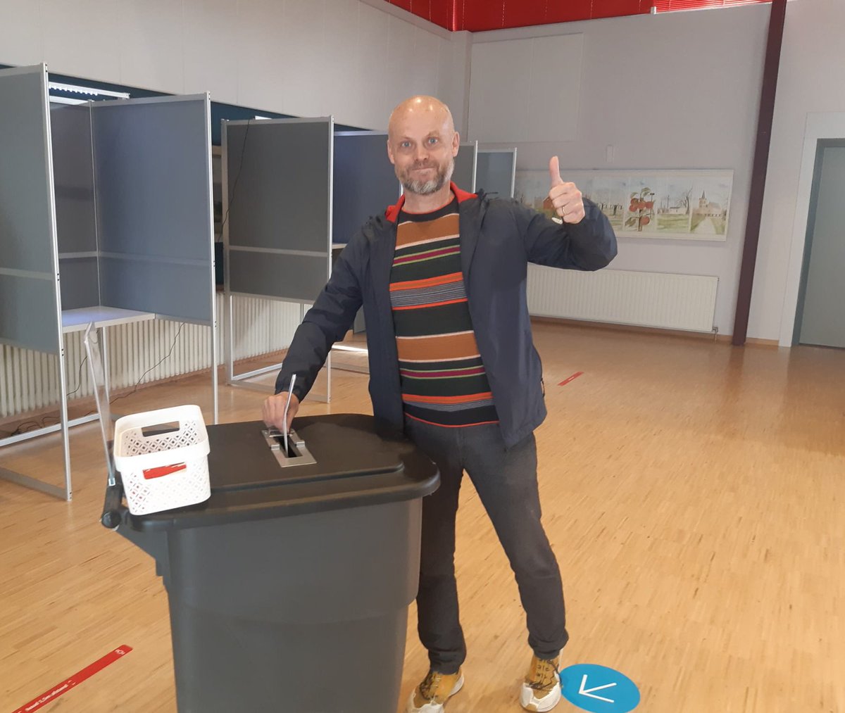 marcvanopstal's tweet photo. Altijd weer een speciaal moment, stemmen...
Vanzelfsprekend op de meest progressieve, groene en liberale partij van @Gem_Kapelle .
Laat ook jouw stem horen!
#GR2022 #D66 #degroenebevelanden #kapelle #wemeldinge #schore #biezelinge #eversdijk https://t.co/x5kYxWEt6q