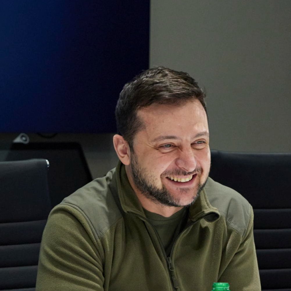 UCRAINA | Standing ovation al Congresso americano per il presidente ucraino Volodymyr Zelensky, in video collegamento dall'Ucraina. #ANSA  ansa.it/sito/notizie/m…
