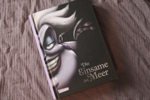 SapisBlog's tweet photo. Die einsame im Meer (Serena Valentino) (Carlsen) - https://t.co/8btb7kF72v #Carlsen #lesenistschön #lesen #Book #Buchblog #Buchblogger #books4life #Buch #lesenmachtglücklich #Bücherliebe #büchersucht #booknerd #Leseratte #SerenaValentino https://t.co/DoMeFpDZtk