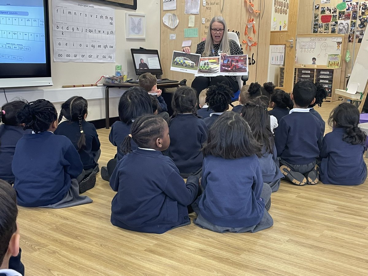 StPaulsBolton's tweet image. Reception have learnt lots about road safety in our workshop today. @SueTinker19 #eyfs #eyfsrocks #roadsafety