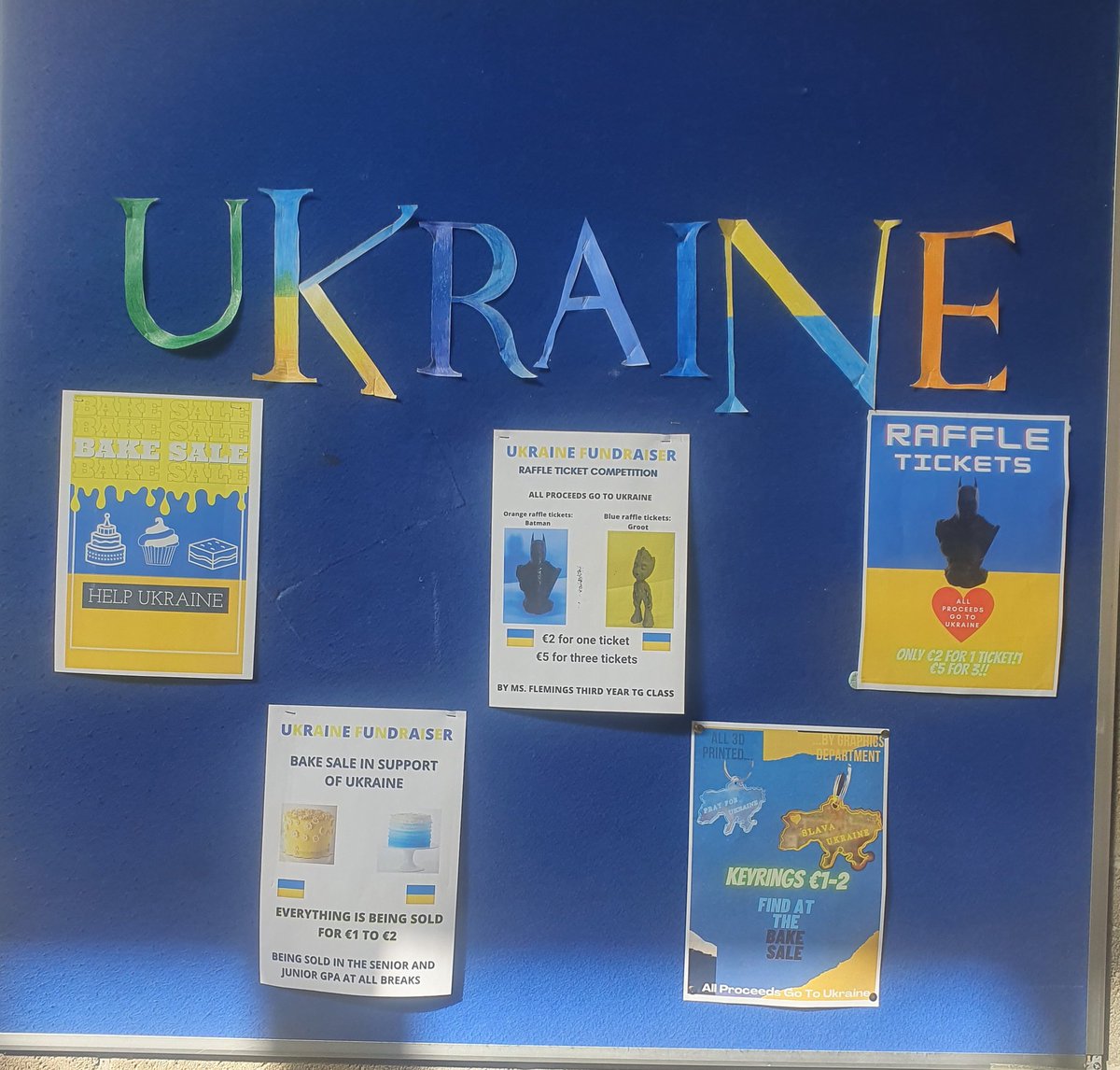 GraphicsDCG_CC's tweet photo. Selection of keyrings designed by Graphics students fundraising for Ukraine in @CastletroyC great work to our students! @LimClareETB @Limerick_Leader @SGEducation__ #Graphics #3Dprinting #fundraising #design https://t.co/y3y0mAXlO2