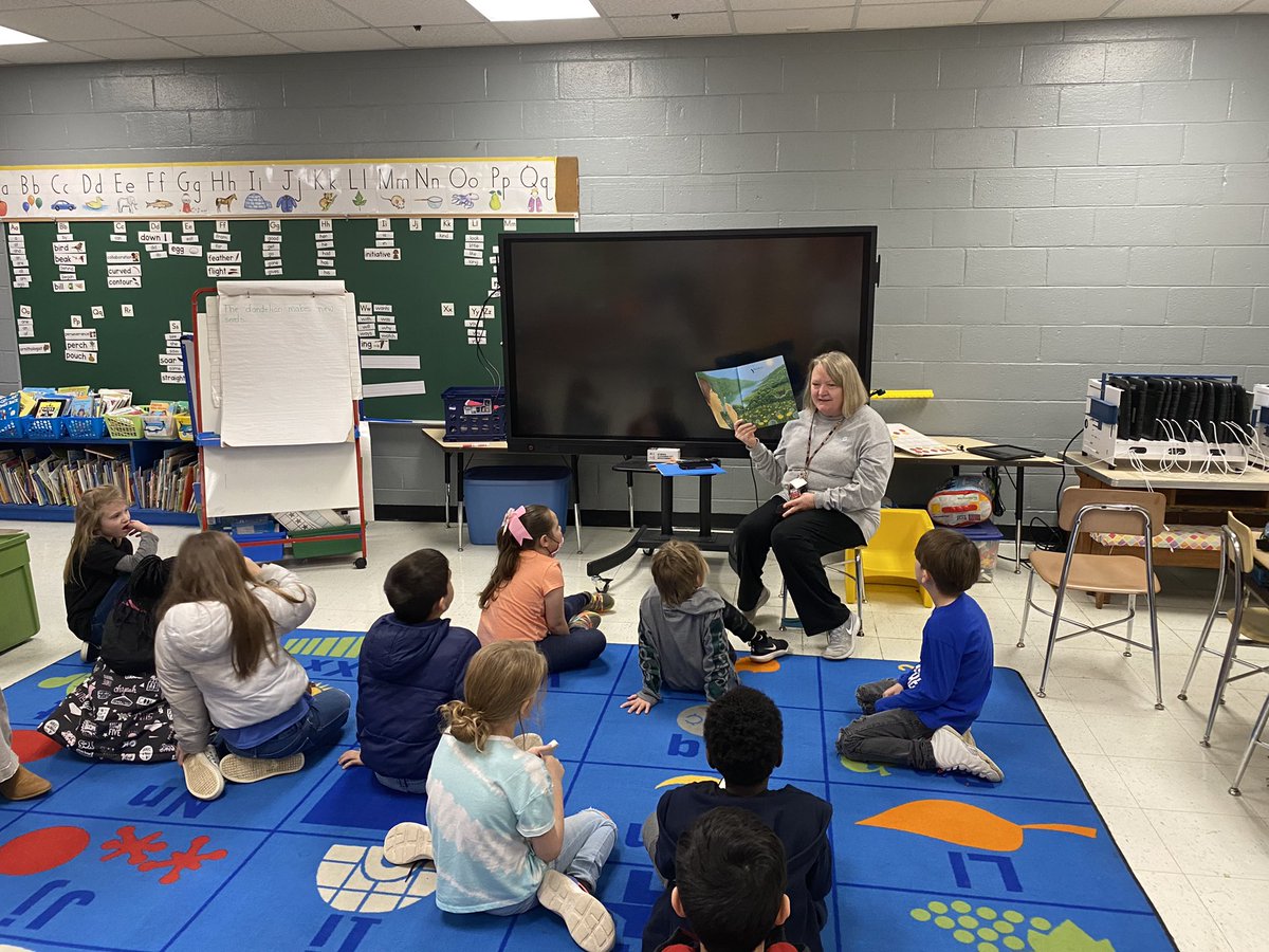WBESbears's tweet image. Kicking off Day 3 of #SpringIntersession with bird nests, making rain through clouds and reading/writing about dandelions! @jeanie_phillips @marti_overton @teachertish @ORSchools @FriendsofORS