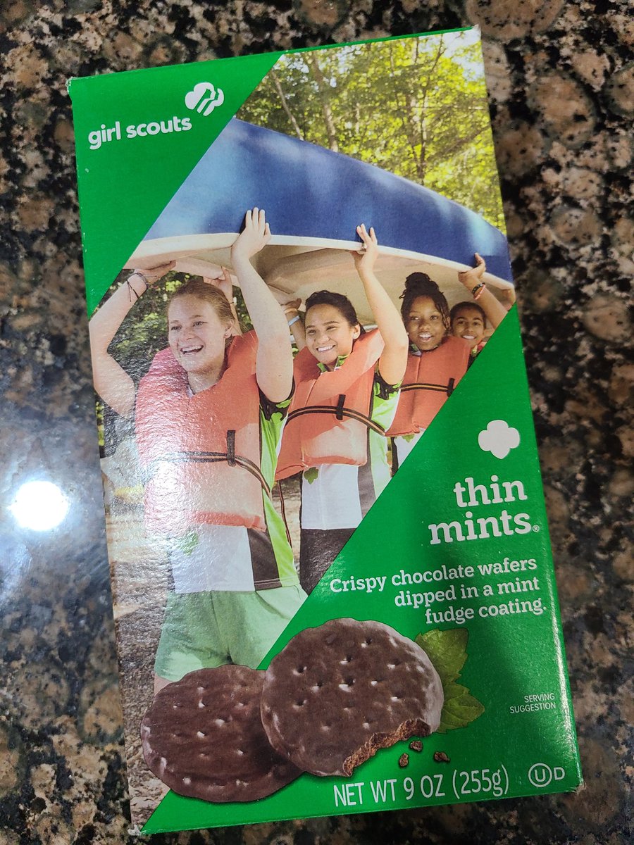 AndieDeArment's tweet photo. Grateful I can still get Girl Scout cookies even while overseas. #teamthinmints #365gratitude 75 of 365 https://t.co/jg9kVD0Tel