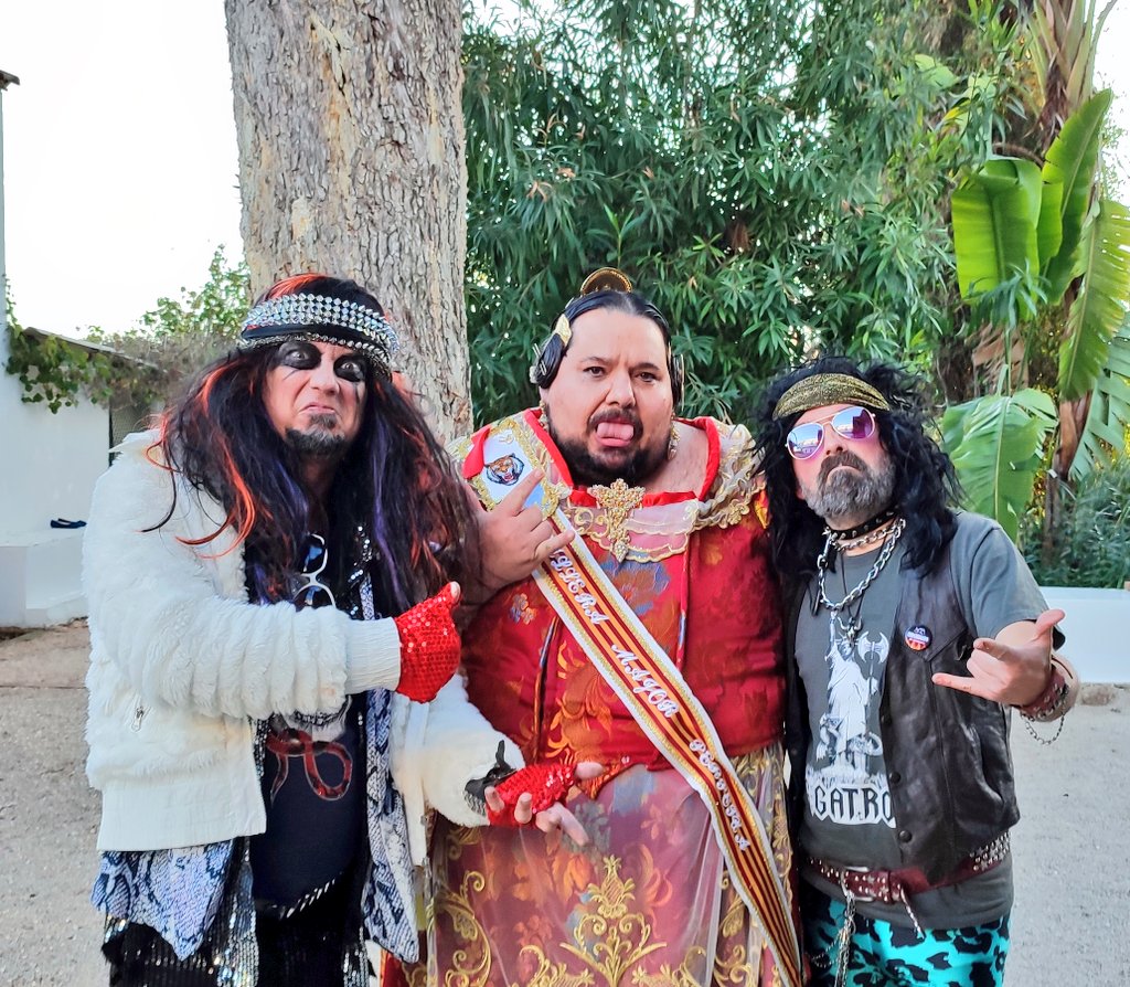 PepiudCastellar's tweet photo. Conèixer a @GigatronOficial i compartir un rato de rises i música ha sigut un somni.
Que regrans 👏🏻👏🏻👏🏻🤘🏻🤘🏻🥰
#Falles #gigatron #fallaimmaterial #falleramayor #Fallas https://t.co/cFFOmwDi7R