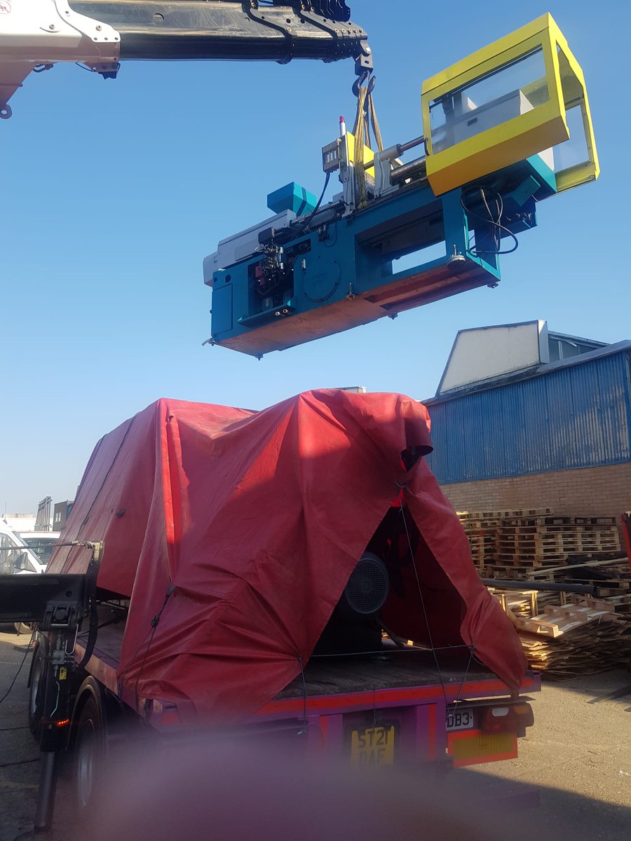 techniplas's tweet photo. Out with the old in with the new! 
Goodbye to 2 machines which served us well. 
Hello, to our new Bole 160t EKH energy efficient hydraulic injection moulding machine. Thank you @BoleMachineryUK  #energy #injectionmoulding #investement https://t.co/RL7fXdy9Zx
