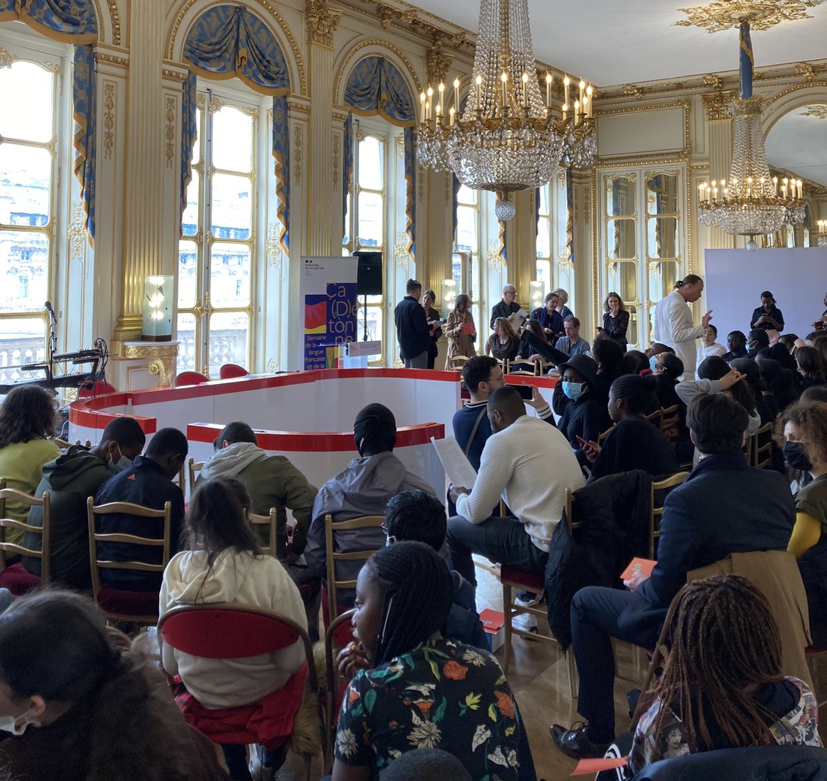 FondationCD's tweet photo. #CohésionSociale / Le @MinistereCC accueille pour la 6ème fois aujourd’hui les élèves de Déclic Théâtre de Trappes compagnie partenaire du #TrophéedImproCD pour un match d’#improvisation. Suivez le direct !
 
#SLFF #DMDM #EAC @languesFR https://t.co/QM8YGxQang
