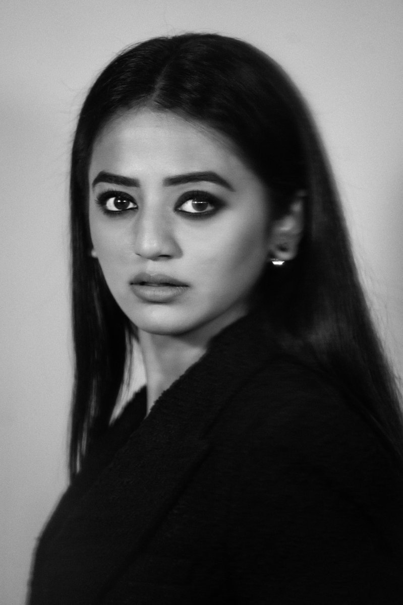 OfficialHelly7's tweet photo. 🤫 https://t.co/s2okQk1DYF