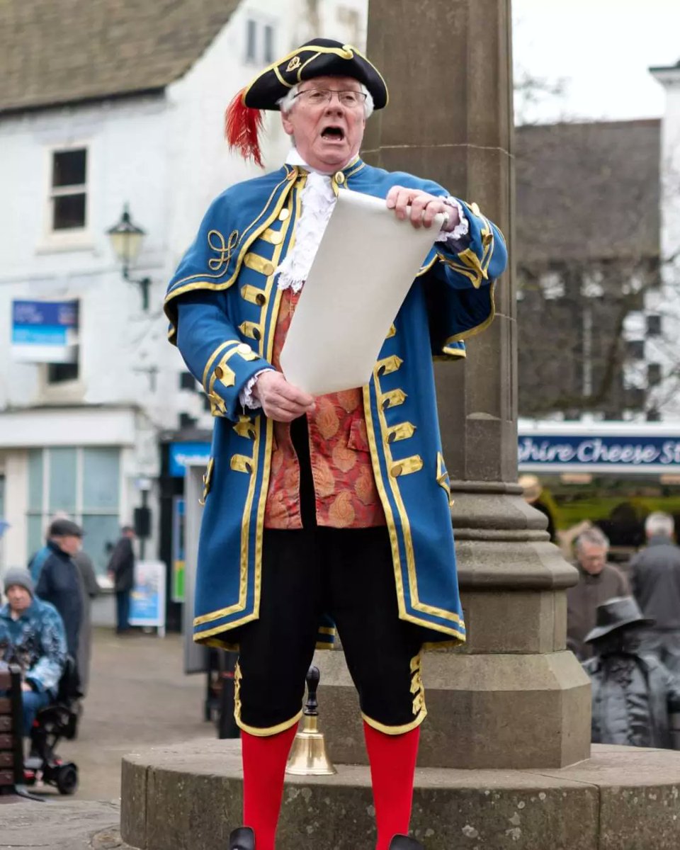 Kboro_Markets's tweet photo. Knaresborough's Wednesday market is one of the oldest in the country and we're thrilled to see its long history commemorated in a new @KboroCivicSoc blue plaque in the town's historic Market Place. Photos @Chargale https://t.co/d0Jbh29JHF