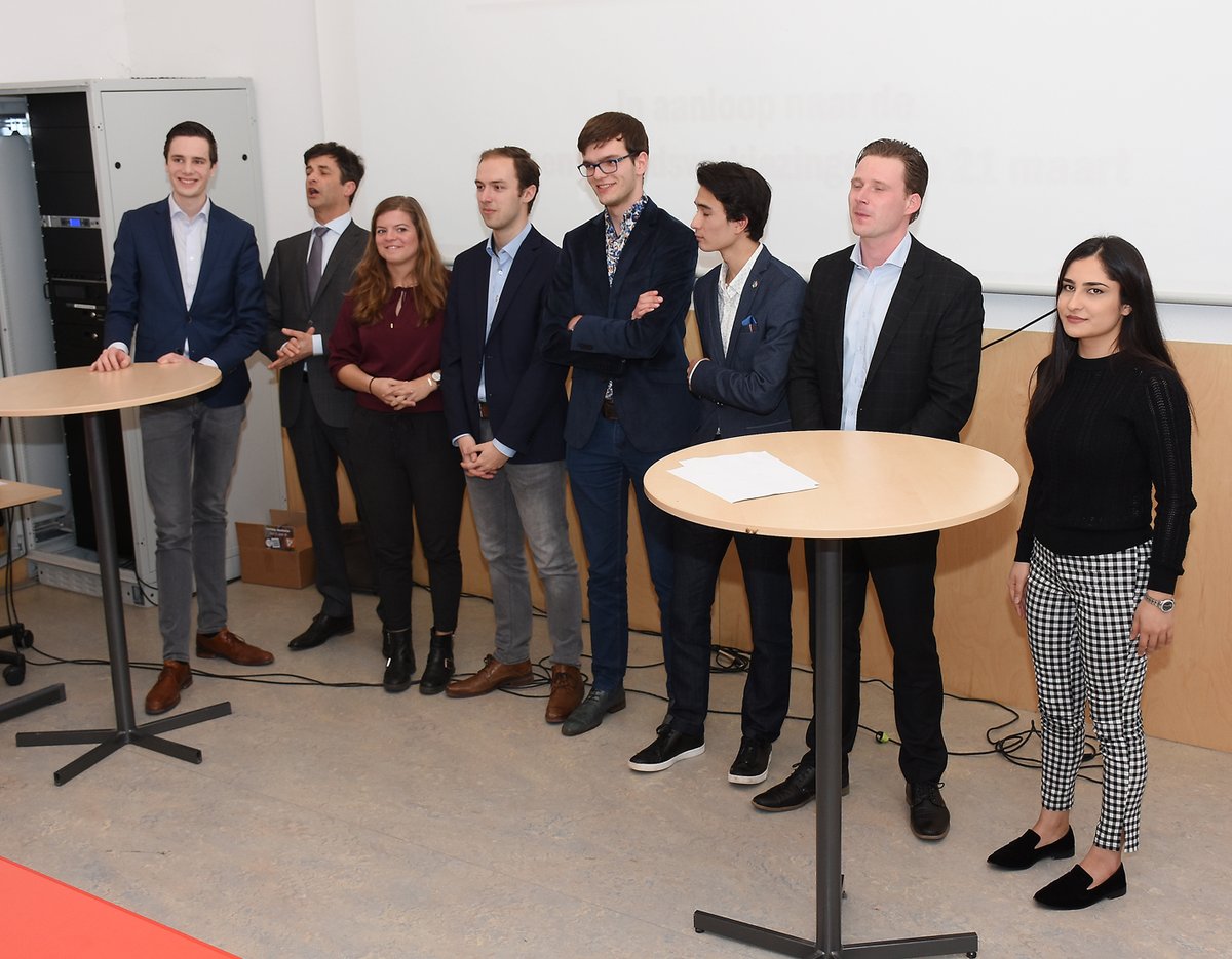 Ruud_Veldkamp's tweet photo. Aanstormende raadsleden bij #GR2018 in @Lansingerland @VVD_LL @Leefbaar3B @D66_LL @CDALansingerlnd @GroenLinks_LL https://t.co/jcMDxzg8TN