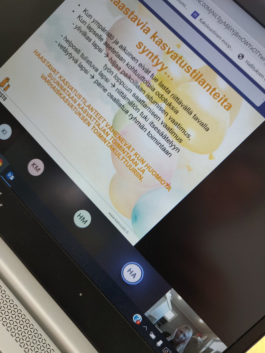 " Lapset antavat meille jatkuvasti reaaliaikaista palautetta aikuisen toiminnasta" 
Aikuisen lämpimällä vuorovaikutustavalla vastataan haastaviin kasvatustilanteisiin ❤️
Kiitos! Nyt ollaan asian äärellä @avikouluttaa <a href="/Kasvusto/">Liisa Ahonen</a>