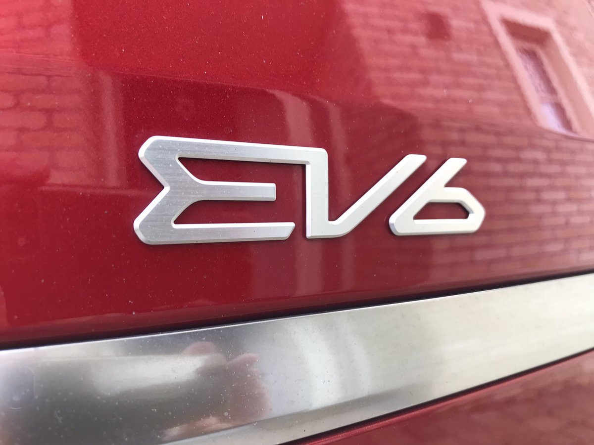popupraces's tweet photo. Tomorrow’s lead car, the @kia_ireland EV6….😍😍😍 @kiaraceseries https://t.co/ZsQzL6CEh2