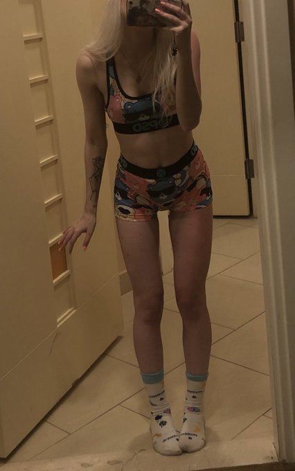 do u like short girls? https://t.co/sWYBviIWOt