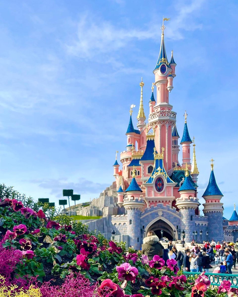 Esro_ali's tweet photo. Disneyland, France 🇫🇷💙📍 https://t.co/n7rCIzodHW