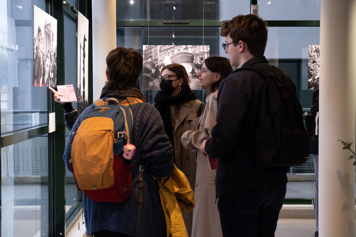 #Exposition | 1986 ✊

Il y a trente ans, la jeunesse était dans la rue contre la loi Devaquet. Par @Coutausse, journaliste <a href="/lemondefr/">Le Monde</a>.

Hier, nous vernissions la nouvelle exposition présentée à la Chambre claire en collab. avec les @ed_ducommu ❤️ Vous avez jusqu'au 31 mai !
