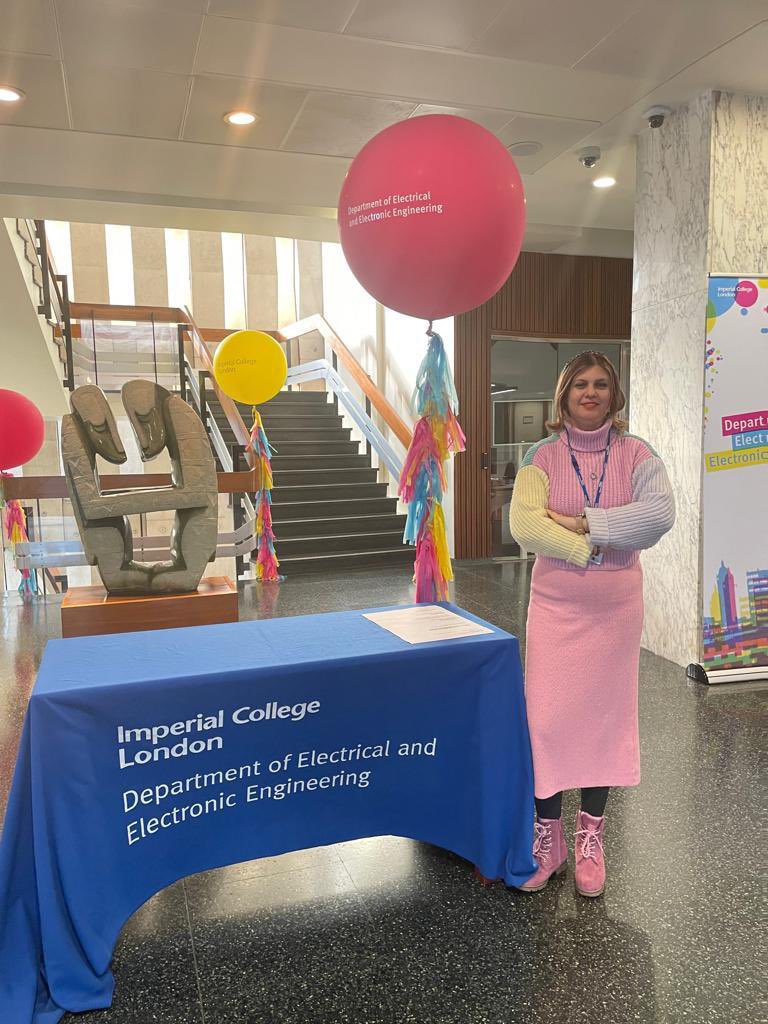 NiloufarNellie's tweet photo. Fruitful time at @imperialeee @imperial @imperialcollege with fascinating work on #nanotechnology #nanoelectronics #ReRAMs and #memristors https://t.co/JFY3RzPsCZ