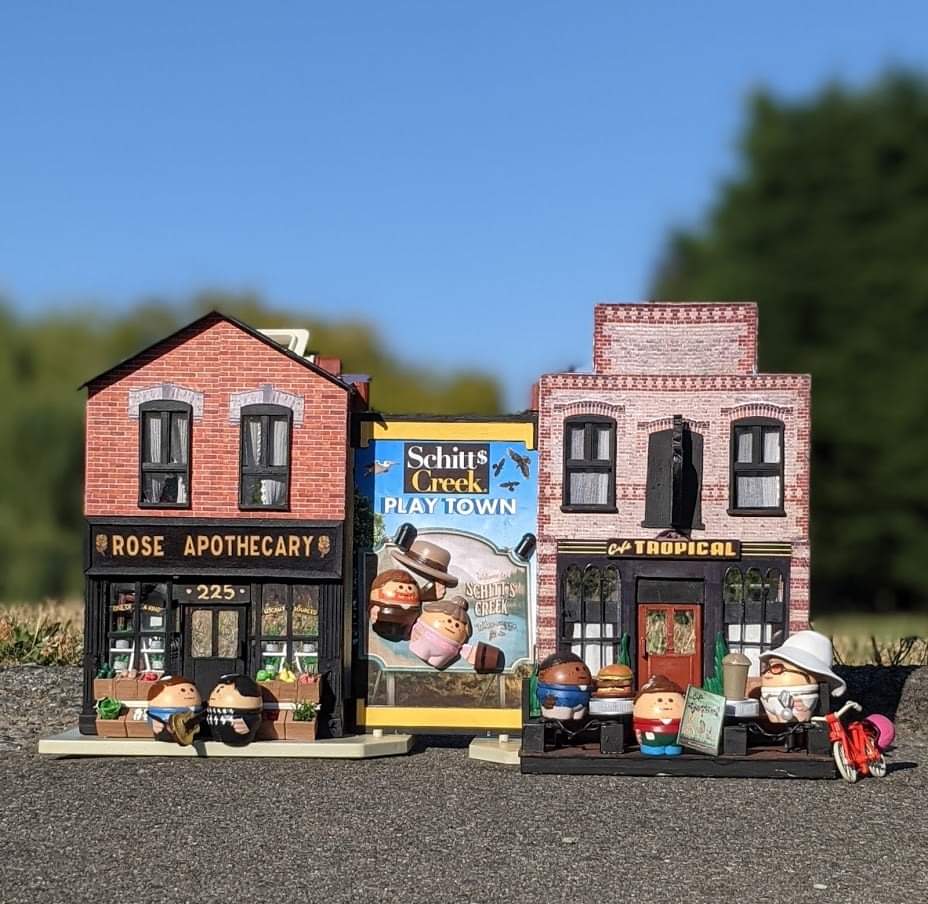 ToddCameronArt's tweet photo. Here's a thread tour of "The Little Schitts Playtown". What started as a fun idea to create a #SchittsCreek toy set for my 3 year old son and me to play with ended up also becoming a new joyful artistic venture into photography and stop motion. Enjoy! 🌈❤️
#SchittsCreek @danjlevy https://t.co/VTVjVkZh47