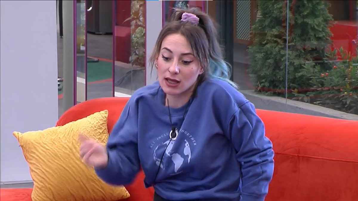 SecretStory_es's tweet photo. Cora (@Coravaquerose): "Rafa dice que hay dos grupos porque es lo que le interesa. Cuando te acercas a él, se aparta porque le interesa ese enfrentamiento"
🔄 Totalmente
❤️ Para nada
#Secret16M https://t.co/mlJ4eK2g8s https://t.co/QazQrIf3TQ