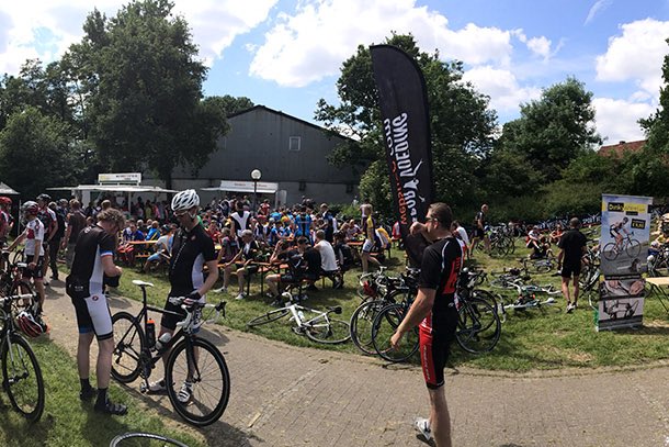 hetiskoers's tweet photo. Morgen nemen @Pedaleurs_cc weer een nieuwe podcast op. Deze keer staat Tecklenburg en de Tecklenburg Rundfahrt van CC’75 centraal (gepland voor 28/05). Heb jij de deze tocht al eens gereden? Wij zijn benieuwd wat jullie van dit gebied en de toertocht vinden. https://t.co/fYAUlFI4JB