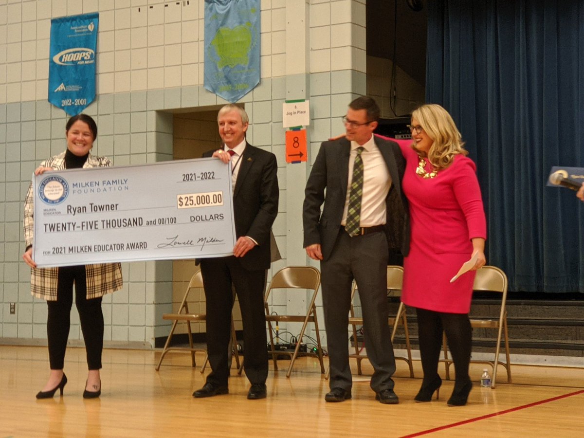 PHMschools's tweet photo. Congratulations to @WDDolphinPride Principal Ryan Towner on being named 
#milkeneducator🥳🎉👏 We know you &amp; @WDDolphinPride are #PHMExcellence now @Milken @EducateIN  knows!!! https://t.co/J4G1pNnx58