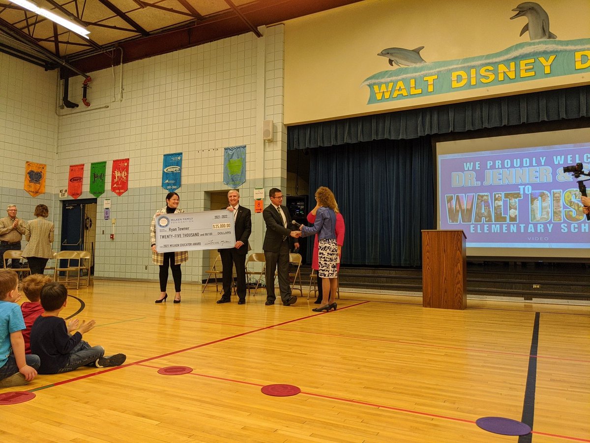 PHMschools's tweet photo. Congratulations to @WDDolphinPride Principal Ryan Towner on being named 
#milkeneducator🥳🎉👏 We know you &amp; @WDDolphinPride are #PHMExcellence now @Milken @EducateIN  knows!!! https://t.co/J4G1pNnx58