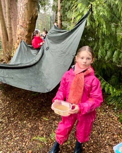 HalsteadPrepSch's tweet photo. The rain did not stop Year 5 in Outdoor Learning this afternoon. The girls erected an emergency shelter and collected rainwater. As a group they collected 10 tubs of rain water and survived the weather! #outdoorlearning #raindoesnotstopus #ready #prepared #halsteadlife https://t.co/NrE3zUOW4Z