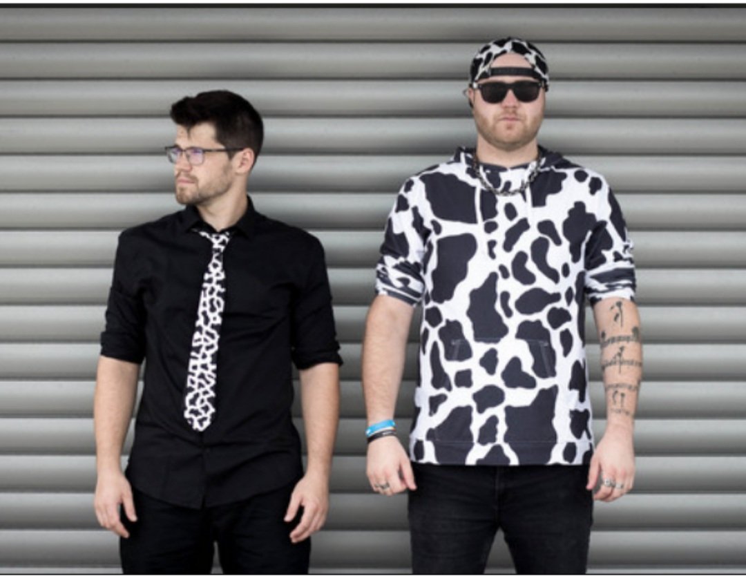 NAS_Spotlight's tweet photo. Read the latest NAS 10 Questions now and meet Goofy Cow. 

Check it out here. 👇
https://t.co/68AKLUW7GR
"Timeline" Is featured in the NAS playlists. 
#nas #10questions #newmusic #Interview #IndieArtists #paparoach https://t.co/MYfgyzTXrE